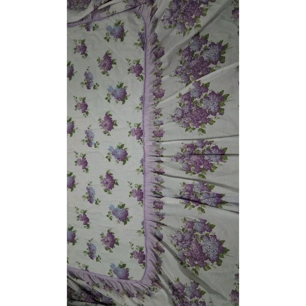 1990s Vintage Cottage Floral Hydrangeas Purple Quilted Comforter Blanket & Sham